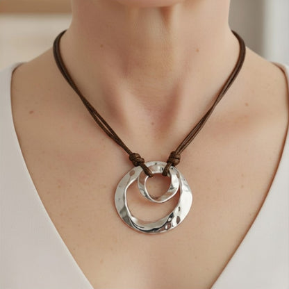 Kaelis Necklace – Silver